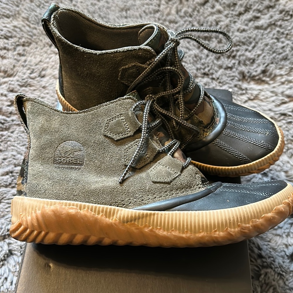 Sorel Out N About Plus waterproof boots size 9